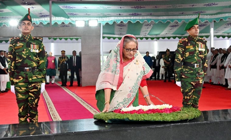 স্বাধীনতা দিবসে বঙ্গবন্ধুর প্রতি প্রধানমন্ত্রীর শ্রদ্ধা নিবেদন