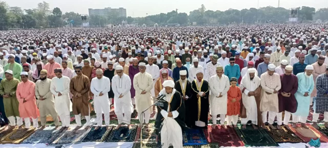 দিনাজপুরে গোর-এ শহীদ ময়দানে ঈদের জামাত অনুষ্ঠিত