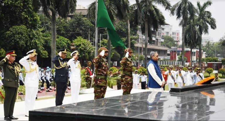 সশস্ত্র বাহিনীর শহীদদের প্রতি রাষ্ট্রপতির শ্রদ্ধা নিবেদন