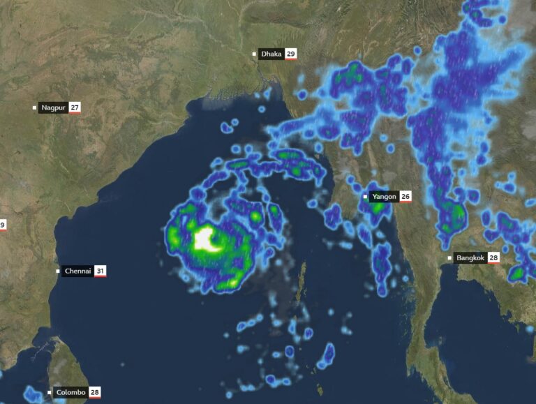 ঘুর্ণিঝড় মোখার প্রভাব নেই: আবহাওয়া গুমোট থাকলেও জীবন যাত্রা স্বাভাবিক