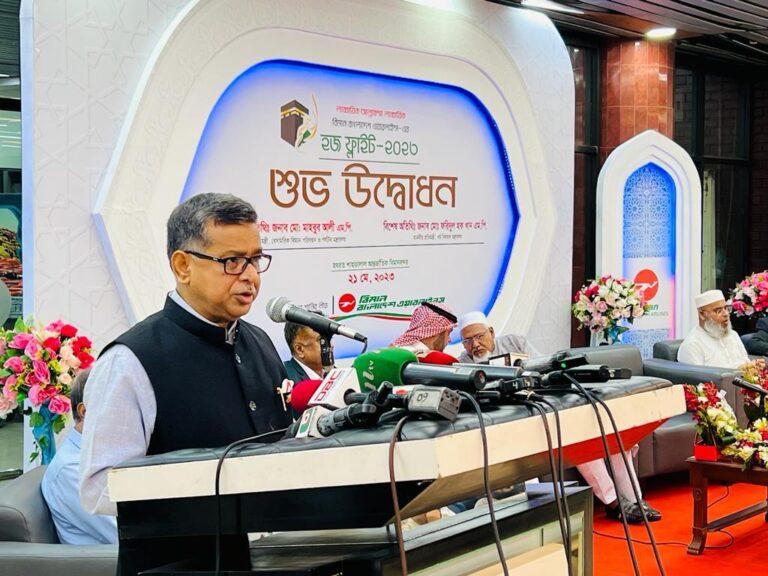 বিমানের প্রথম হজ ফ্লাইটে গেলেন ৪১৫ জন হজযাত্রী