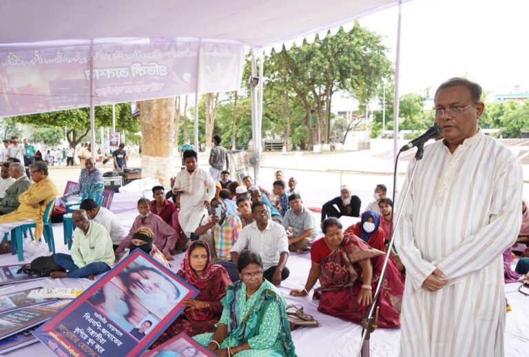 অগ্নিসন্ত্রাসী ও হুকুমদাতাদের বিচার হবে : তথ্যমন্ত্রী