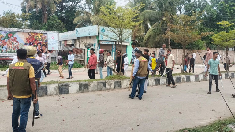 পটুয়াখালীতে আ.লীগ-বিএনপি নেতাকর্মীদের সংঘর্ষ,আহত অর্ধ শতাধিক