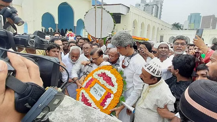 রাজনীতিক সিরাজুল আলম খানের প্রতি শেষ শ্রদ্ধা নিবেদন