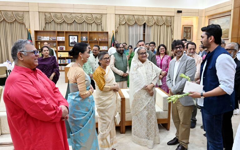 ‘মুজিব : একটি জাতির রূপকার’-এর শিল্পী ও কলাকুশলীদের সম্মানে প্রধানমন্ত্রীর নৈশভোজ