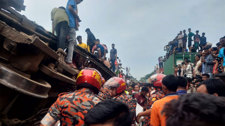 উদ্ধার কাজ শেষ, ট্রেন চলাচল স্বাভাবিক