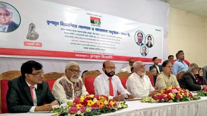 ৩০০ আসনেই নির্বাচনের ঘোষণা তৃণমূল বিএনপির