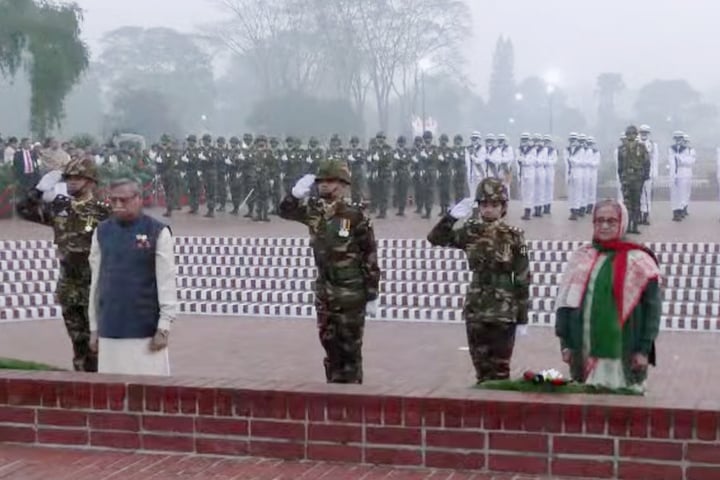 জাতীয় স্মৃতিসৌধে রাষ্ট্রপতি ও প্রধানমন্ত্রীর শ্রদ্ধা