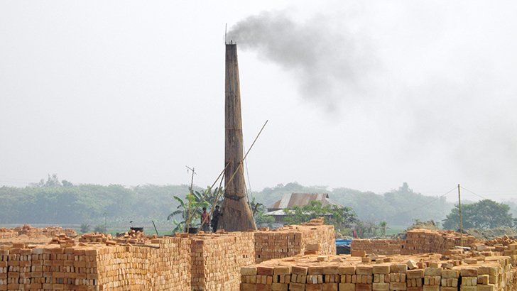 আমতলীতে চলছে অবৈধ ইটভাটা