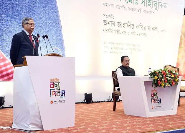 বিশ্বের সম্ভাব্য সকল স্থানে রপ্তানি বাজার ছড়িয়ে দেয়ার আহ্বান রাষ্ট্রপতির