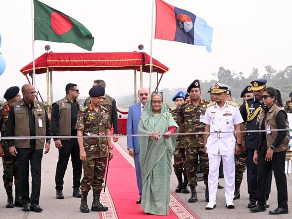 সমরাস্ত্র প্রদর্শনী উদ্বোধন করলেন প্রধানমন্ত্রী