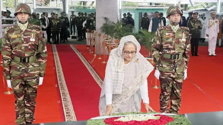 ১০৪তম জন্মবার্ষিকীতে বঙ্গবন্ধুর প্রতিকৃতিতে প্রধানমন্ত্রীর শ্রদ্ধা