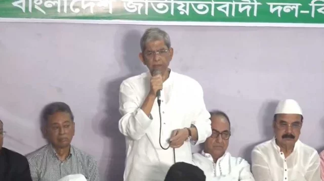 খালেদা জিয়ার শারীরিক অবস্থা জানাতে গিয়ে কাঁদলেন ফখরুল