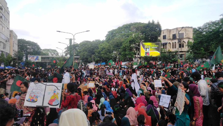 কোটা বাতিলের দাবিতে আন্দোলনে ঢাবি ছাত্ররা, শাহবাগে যান চলাচল বন্ধ