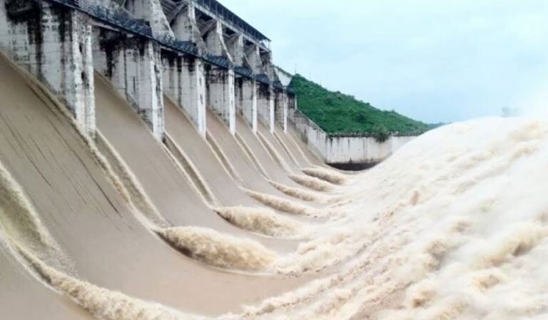 ফারাক্কার ১০৯ গেট খুলে দিল ভারত