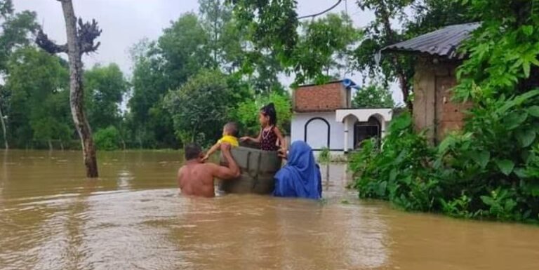 ফেনীতে ভয়াবহ বন্যা, ২ লাখের বেশি মানুষ পানিবন্দি