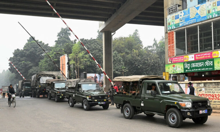 সারা দেশে অনির্দিষ্টকালের কারফিউ