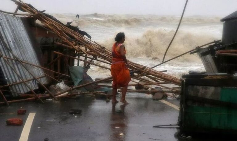 ঘূর্ণিঝড় ‘দানা’র হানা উপকূলে, বরগুনায় নিহত-১