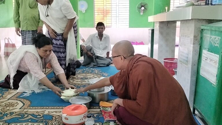 কুয়াকাটায় বৌদ্ধ ধর্মাবলম্বীদের প্রবারনা পূর্নিমা উদযাপন