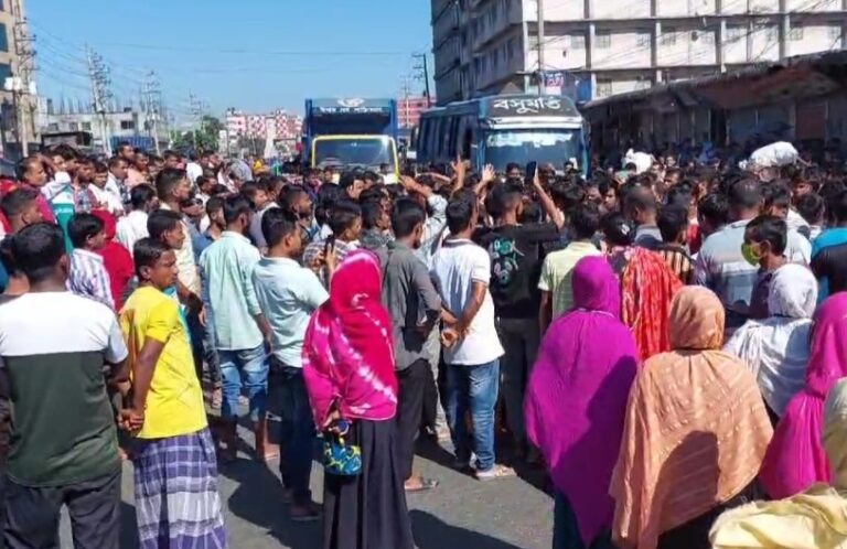 গাজীপুরে বকেয়া বেতনের দাবিতে শ্রমিক অসন্তোষ