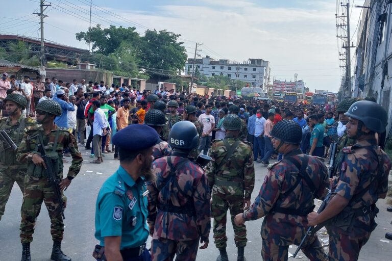 গাজীপুরে প্রত্যাহারের পর আবারো অবরোধ, বেড়েছে দুর্ভোগ