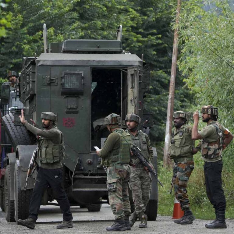 কাশ্মিরে পর্যটকদের ওপর হামলায় নিহত বেড়ে ২৬