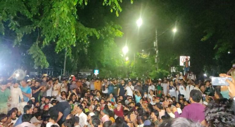 আওয়ামী লীগ নিষিদ্ধের দাবিতে উত্তাল যমুনা