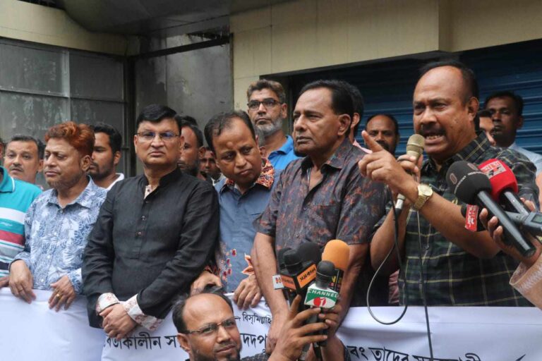 দেশের মানুষ নিজের ঘরে নিরাপদে থাকতে পারছেনা : মুজিবুল হক চুন্নু