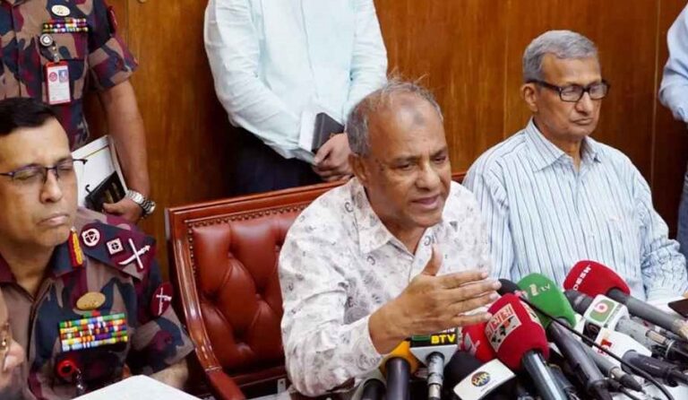 পুলিশের হাতে থাকবে না প্রাণঘাতী অস্ত্র: স্বরাষ্ট্র উপদেষ্টা