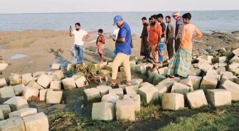 কলাপাড়ায় রাবনাবাদ নদী থেকে অজ্ঞাত নারীর লাশ উদ্ধার