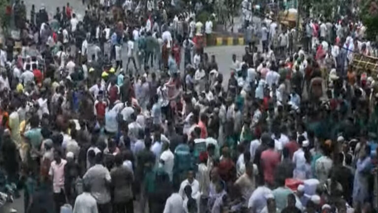 মৎস্য ভবন মোড় ইশরাকের সমর্থকদের দখলে