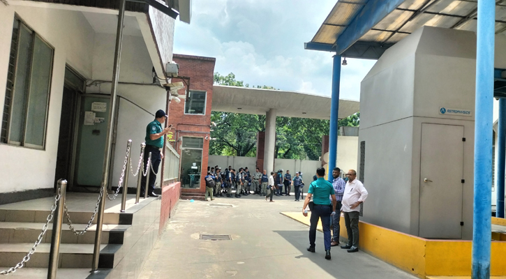 সচিবালয়ের সব প্রবেশপথ বন্ধ