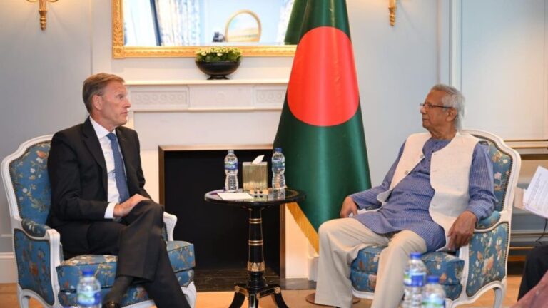 প্রধান উপদেষ্টার সঙ্গে এয়ারবাসের এক্সিকিউটিভ ভাইস প্রেসিডেন্টের সাক্ষাৎ