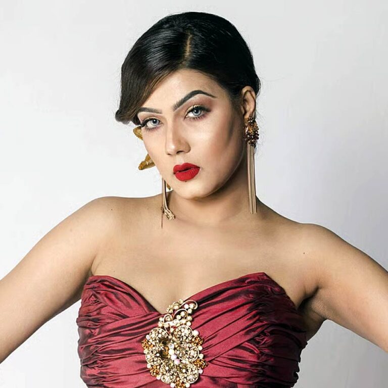 ‘ধন্যবাদ, বিদায়’ ছোট্ট ছেলেকে ফেলেই চুপিসারে দেশ ছেড়ে গেলেন মাহিয়া মাহি