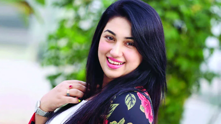 মাস্ক পরে আদালতে অপু বিশ্বাস