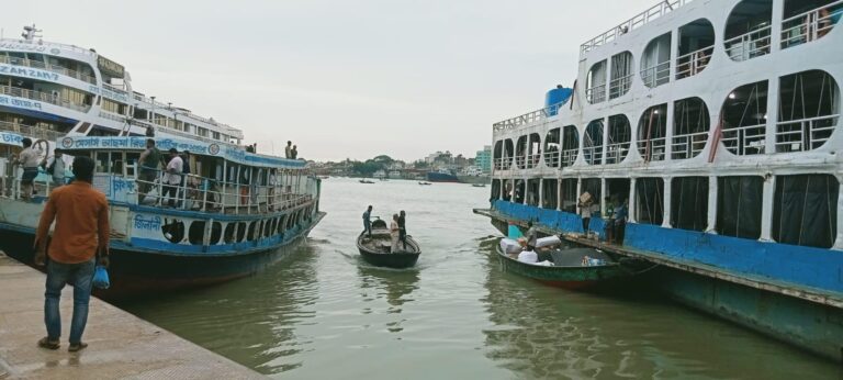 ভোলার ৬ নৌপথে যাত্রীবাহী লঞ্চ চলাচল বন্ধ