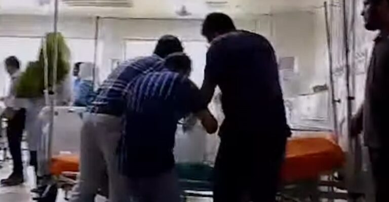 ভারতীয় বিশেষজ্ঞ চিকিৎসক দল ঢাকায়