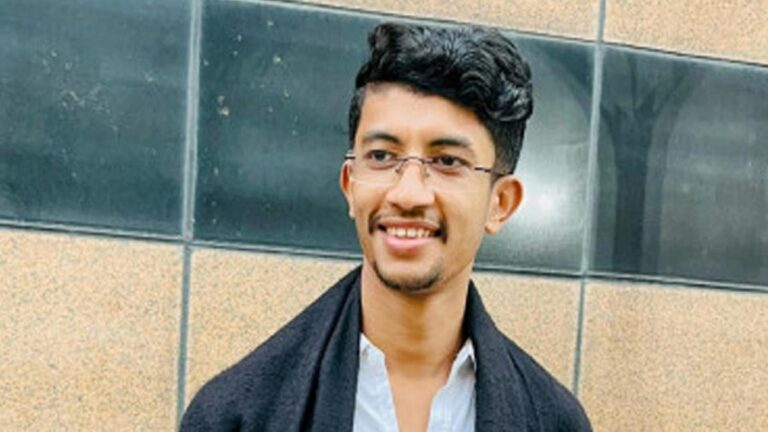 সাবেক আরেক এমপির থেকে ৫ কোটি টাকার চেক নেন রিয়াদ