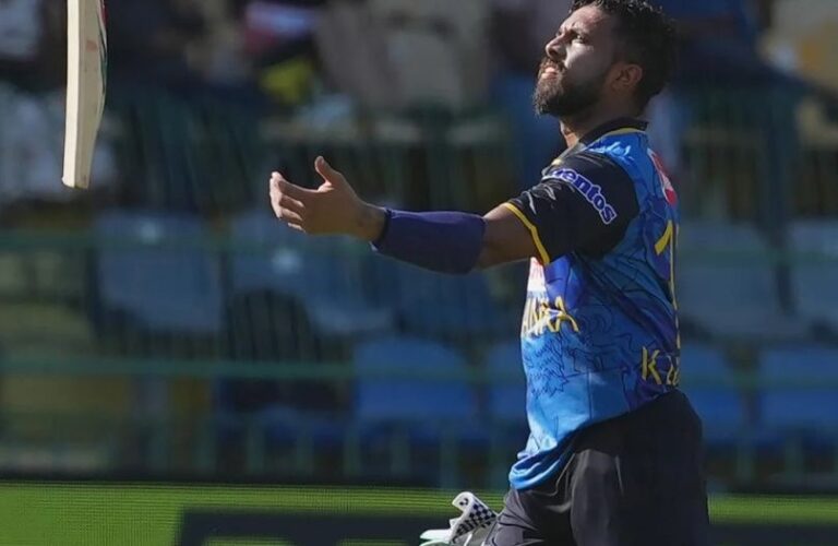 ৩০ রানে ৪ উইকেট হারিয়ে চাপে শ্রীলংকা