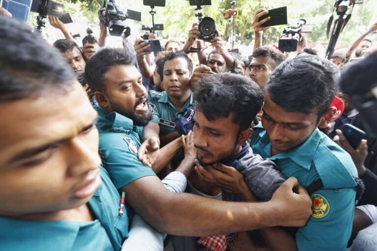 জাতির জনক বঙ্গবন্ধুর শাহাদতবার্ষিকীতে ধানমন্ডি ৩২ নম্বরে উত্তেজনা, সিপিবি-জাসদের আলোচনা সভা