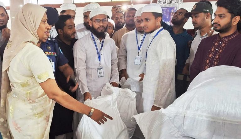 কিশোরগঞ্জের পাগলা মসজিদের দানবাক্সে মিলল ৩২ বস্তা টাকা, চলছে গণনা