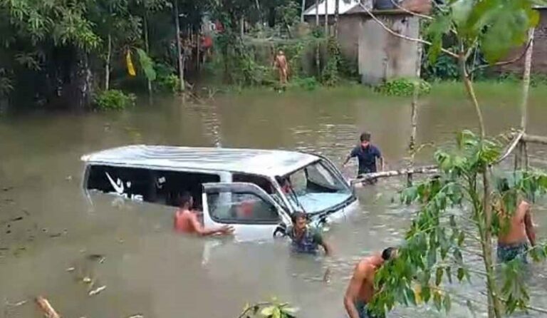 নোয়াখালীতে প্রবাসীকে আনতে গিয়ে একই পরিবারের ৭ জন নিহত