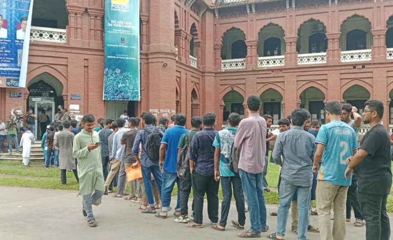 ডাকসু নির্বাচনের ভোটগ্রহণ শুরু