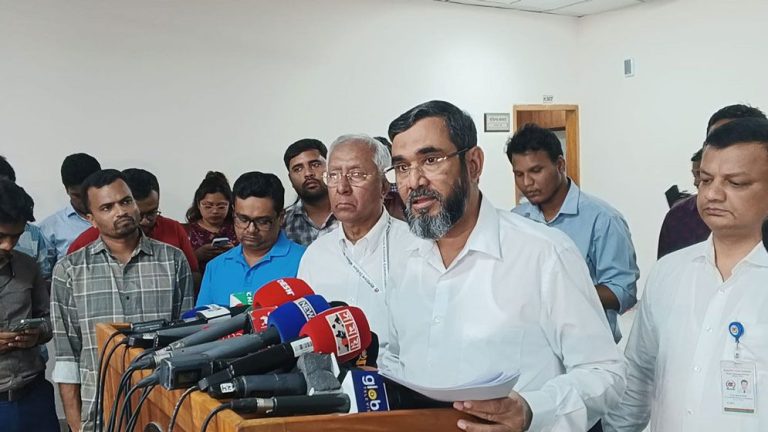 শিক্ষাপ্রতিষ্ঠানের পরিচালনা পর্ষদে থাকলে নির্বাচনে প্রার্থী হওয়া যাবে না