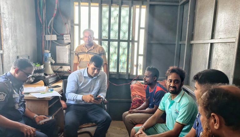 কুয়াকাটা সৈকতে নারী পর্যটকদের গোসলের ভিডিও ধারন, কন্টেন্ট ক্রিয়েটরের ১ মাসের কারাদন্ড