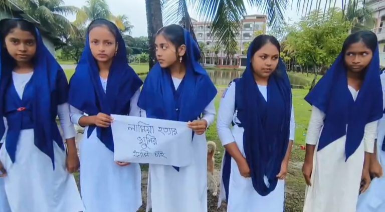 কলাপাড়ায় ৬ষ্ঠ শ্রেণীর ছাত্রীকে ধর্ষণ শেষে হত্যার ঘটনায় দোষীদের ফাঁসির দাবীতে শিক্ষার্থীদের মানববন্ধন