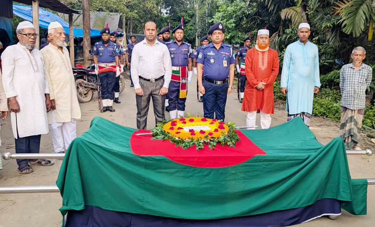পাকুন্দিয়ায় রাষ্ট্রীয় মর্যাদায় বীর মুক্তিযোদ্ধা মালেম উদ্দিনের দাফন