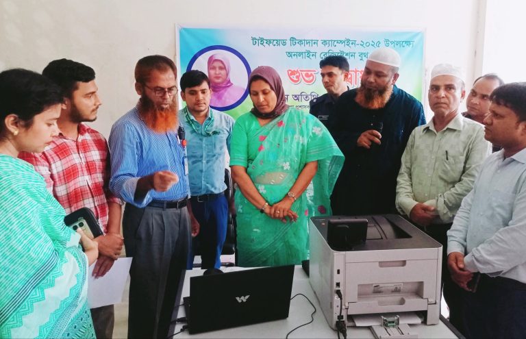 হোসেনপুরে টাইফয়েড টিকাদান ক্যাম্পেইন