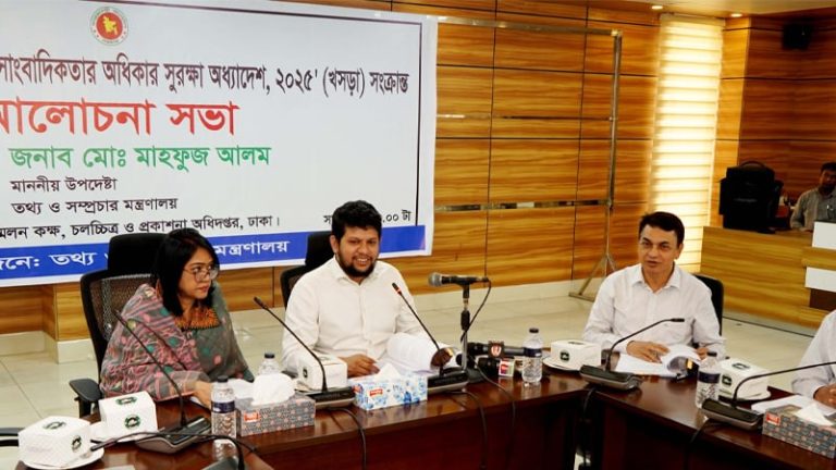 সাংবাদিকতার অধিকার সুরক্ষা অধ্যাদেশ প্রণয়নে কাজ করছে সরকার: তথ্য উপদেষ্টা