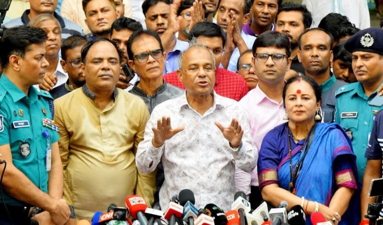 পূজা উৎসবমুখর পরিবেশে করতে সরকার বদ্ধপরিকর: স্বরাষ্ট্র উপদেষ্টা